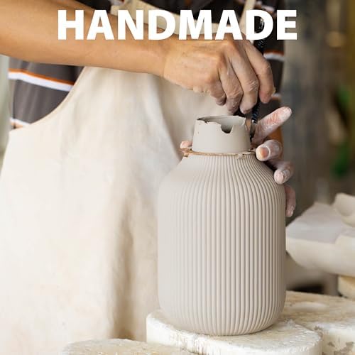 Flature Ceramic Vase with Grooves - Matte Black 20cm