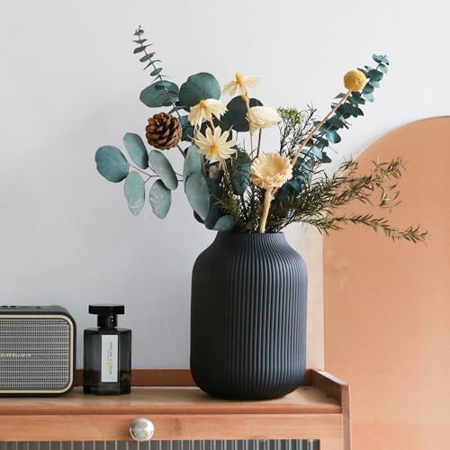 Flature Ceramic Vase with Grooves - Matte Black 20cm