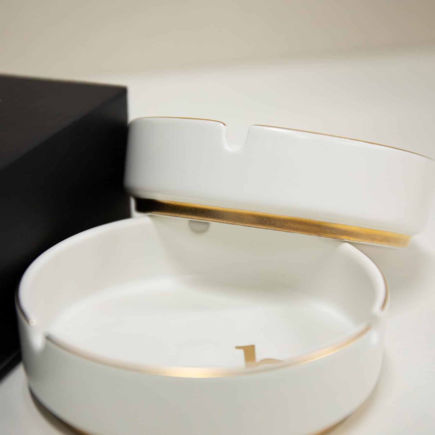 COLLECTIVE HOME Luxurious Ceramic Ashtray with Gold Edging